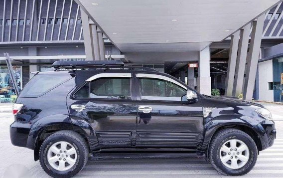  TOYOTA Fortuner V 4x4 Automatic 2010 for sale-3