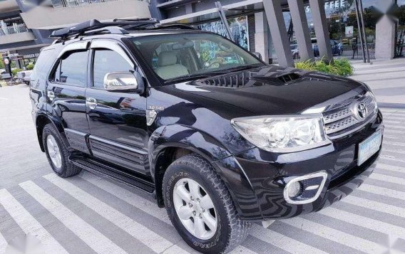  TOYOTA Fortuner V 4x4 Automatic 2010 for sale-1