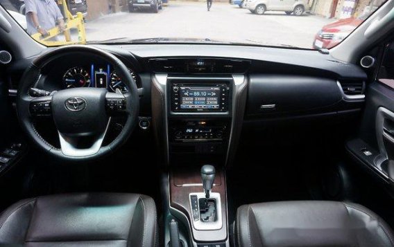 Toyota Fortuner 2017 V AT for sale -11