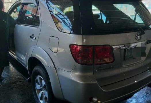 Toyota Fortuner v 2006 Automatic Transmission 4x4 top of the line-1