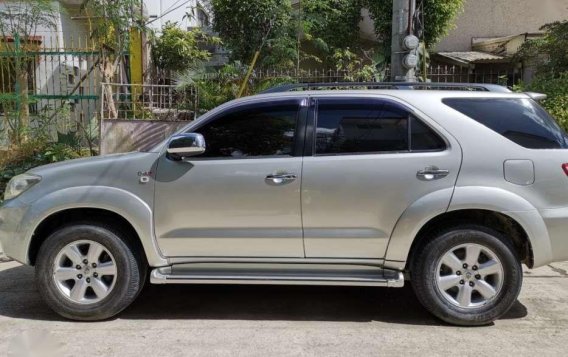 Toyota Fortuner 2009 G AT D4D 4x2 Diesel-4