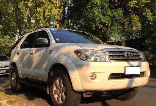 Toyota Fortuner G 4x2 2.5 2011 Model Automatic Transmission-2