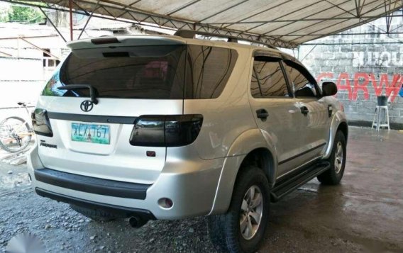 Toyota Fortuner V 2005 for sale-3