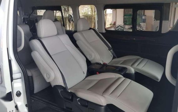 2016 model Toyota Hiace Super Grandia LXV AT Diesel-6