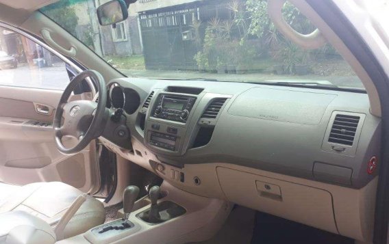 Toyota Fortuner V 2006 model for sale-9