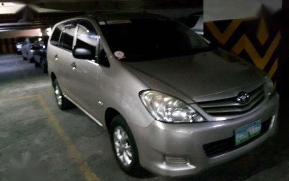 Toyota Innova E 2.0 Automatic 2009 for sale 