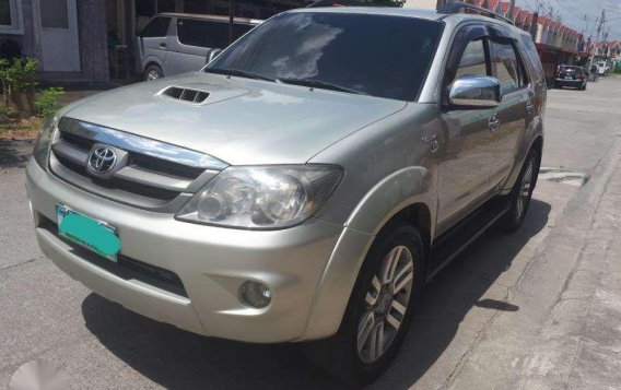 Toyota Fortuner V 2006 model for sale-4