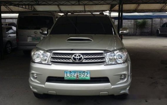 Toyota Fortuner 2011 V for sale-1