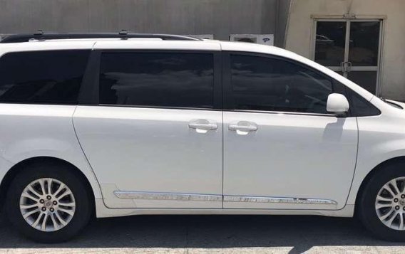 2013 Toyota Sienna XLE for sale -9