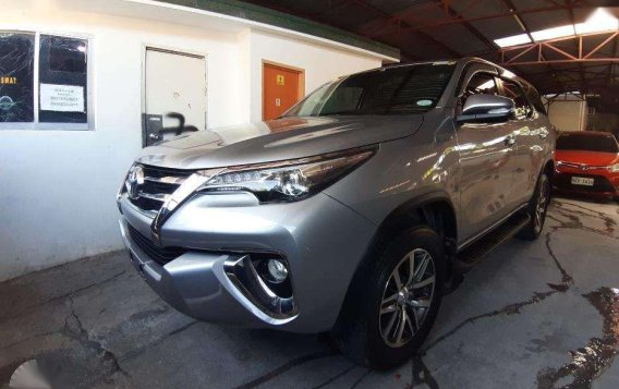 Toyota Fortuner V 2017 Silver for sale-2