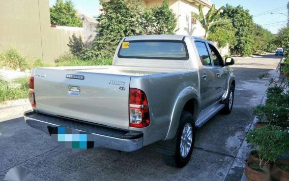 Toyota Hilux Manual 2013 for sale -9