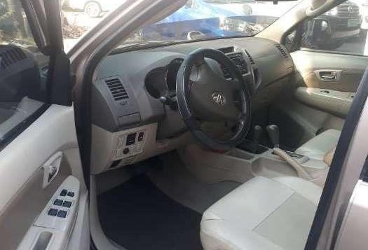 Toyota Fortuner V 4x4 diesel matic 2006-9