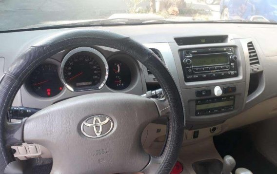 Toyota Fortuner V 4x4 diesel matic 2006-9