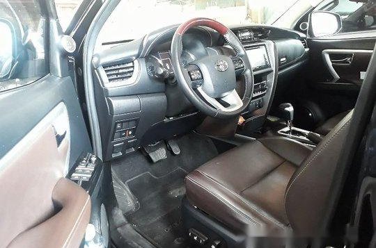 Toyota Fortuner 2018 V AT for sale -9