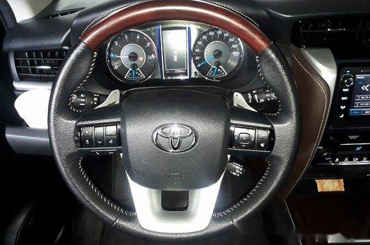 Toyota Fortuner 2018 V AT for sale -8