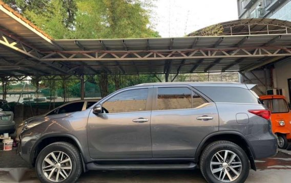 2016 Toyota Fortuner V 4x4 AT top of the line-3