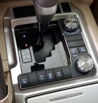 2019 Toyota Land Cruiser Dubai Version for sale-3