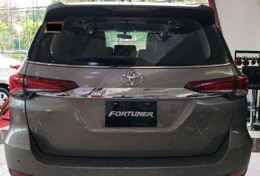 Toyota Fortuner 2.4 4X2 V Dsl AT 2019 for sale-6
