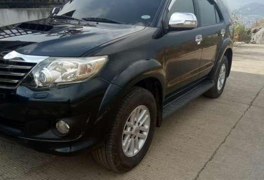 Toyota Fortuner V 2014 for sale-2