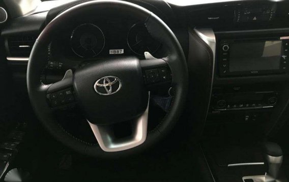Toyota Fortuner 2.4 4X2 V Dsl AT 2019 for sale-9