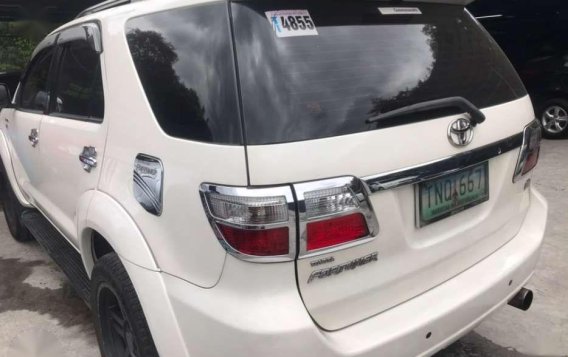 Toyota Fortuner V 2011 AT for sale -3