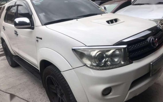 Toyota Fortuner V 2011 AT for sale -1