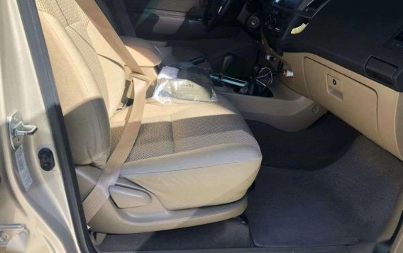 For sale Toyota Hilux 4x4 automatic 2015-5