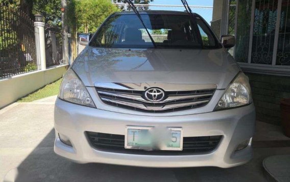 2011 Toyota Innova 2.0 V for sale