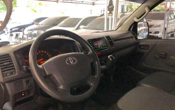 2015 Toyota Hiace Commuter for sale-6