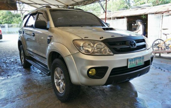 Toyota Fortuner V 2005 for sale-2