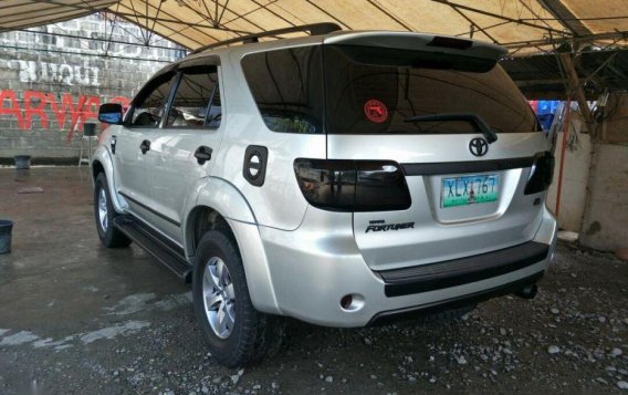 Toyota Fortuner V 2005 for sale-4