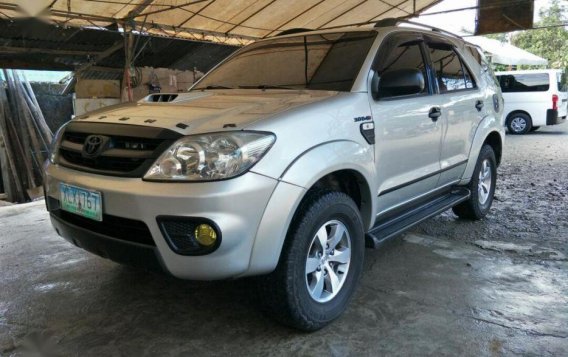 Toyota Fortuner V 2005 for sale-1