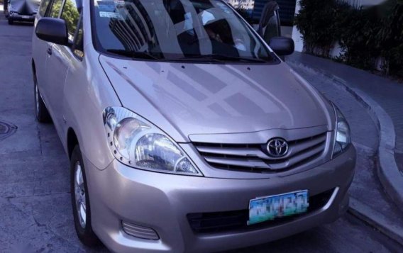 2010 Toyota Innova E for sale 