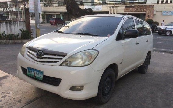 Toyota Innova J 2010 model for sale