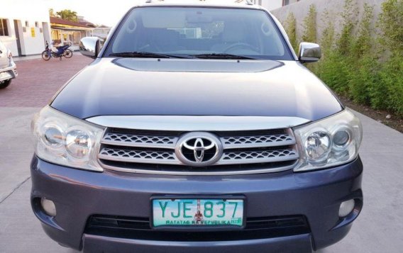 Toyota Fortuner G 4X2 Manual 2010 for sale-3