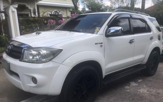 Toyota Fortuner V 2011 for sale-1