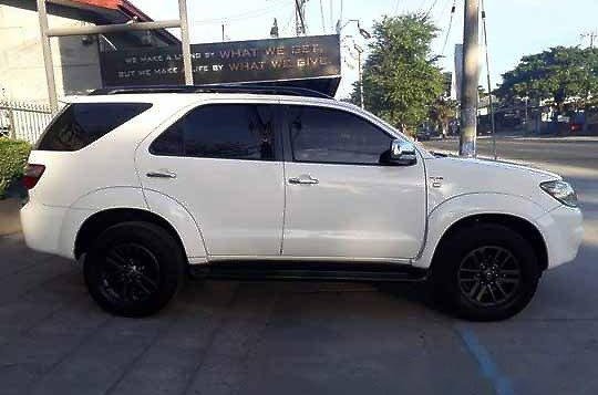 Toyota Fortuner 2011 for sale -4