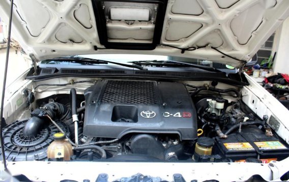 Toyota Fortuner V DSL AT 2006 for sale-9