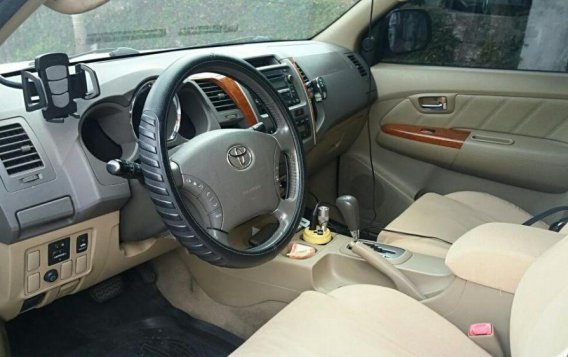 Toyota Fortuner G Diesel AT 2010 for sale -8