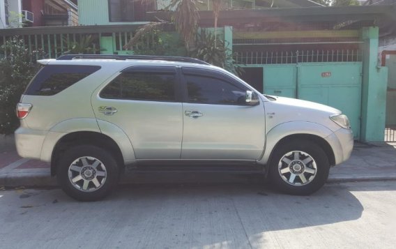 Toyota Fortuner G d4d AT 2010 for sale-1