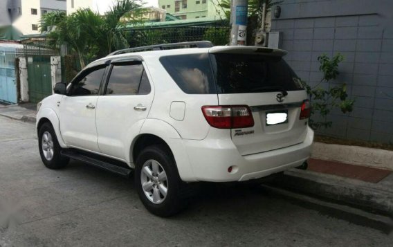 Toyota Fortuner G Diesel AT 2010 for sale -4