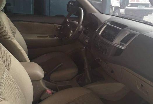 Toyota Hilux 2012 G MT for sale-4