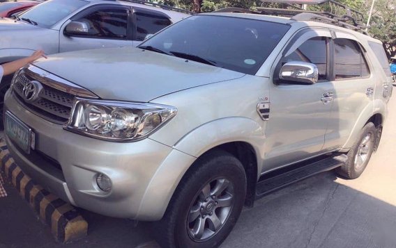 Selling 2nd Hand (Used) Toyota Fortuner 2010 in San Fernando-1