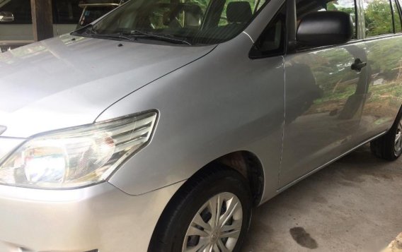 Selling 2nd Hand (Used) 2014 Toyota Innova Manual Diesel in Manila-2