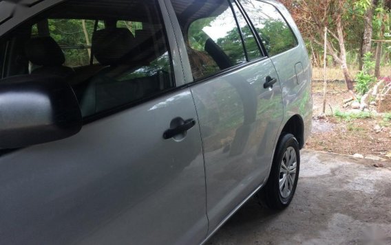 Selling 2nd Hand (Used) 2014 Toyota Innova Manual Diesel in Manila-3