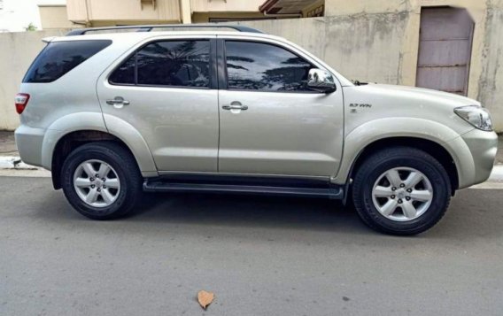  2nd Hand (Used) Toyota Fortuner 2009 Automatic Gasoline for sale in Navotas-2