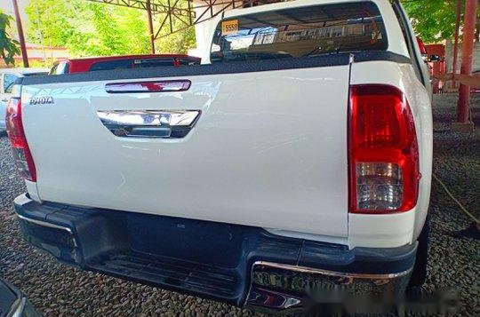 White Toyota Hilux 2.4 G 4x2 2017 for sale -1