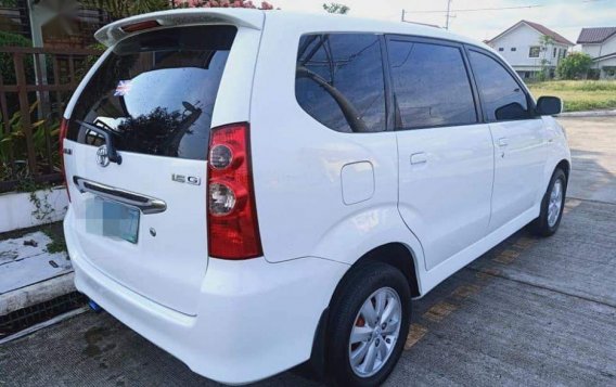 Sell 2nd Hand 2010 Toyota Avanza Manual Gasoline at 100000 in Lipa