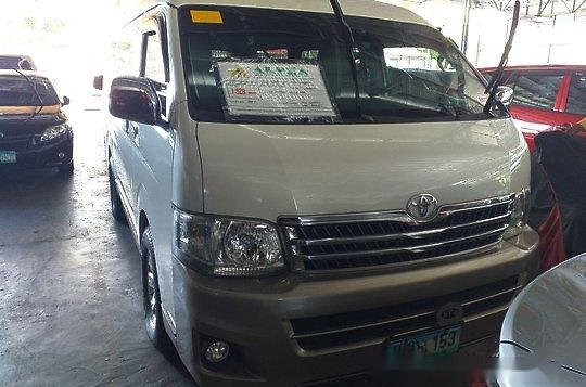 Selling White 2013 Toyota Hiace 