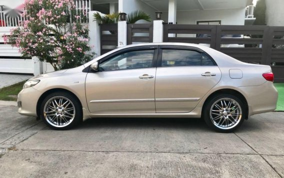 Selling 2nd Hand (Used) Toyota Altis 2010 in Parañaque-1